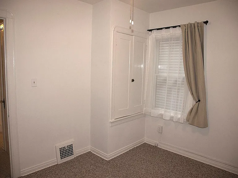 1199 Plainfield Rd — Photo 14
