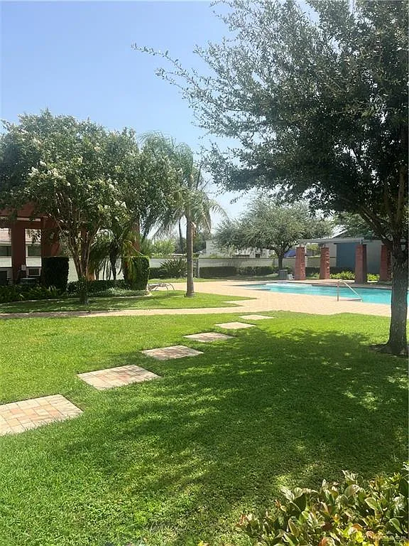 3 bed, 3.0 bath, 1583 sqft, $1,900 — Photo 4