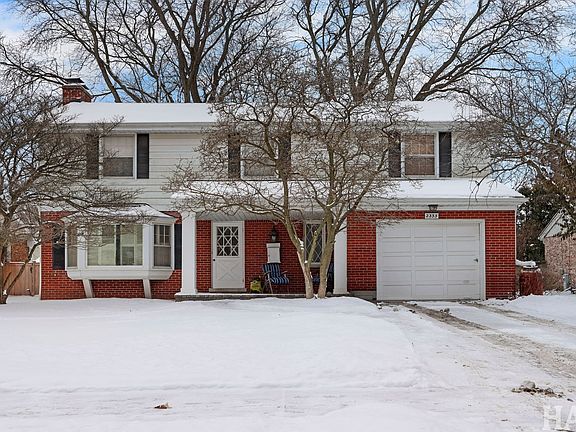 2nd image of 2335 Maple Ave