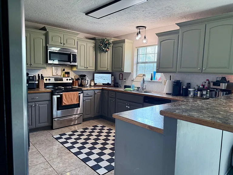 2213 Angus St — Photo 4