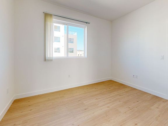 5th image of 339 S Oxford Ave #305