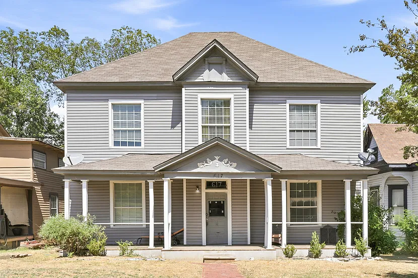 2 bed, $741 — Photo 1