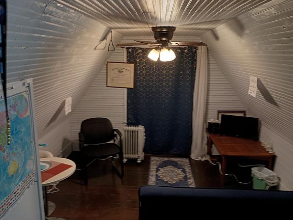 4th image of 805 1/2 N Leverett Ave