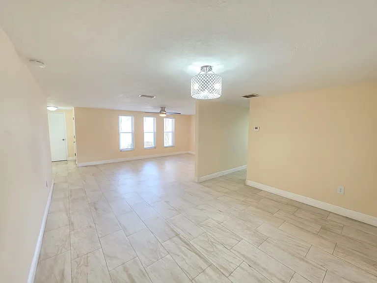 7730 Greybirch Ter — Photo 6