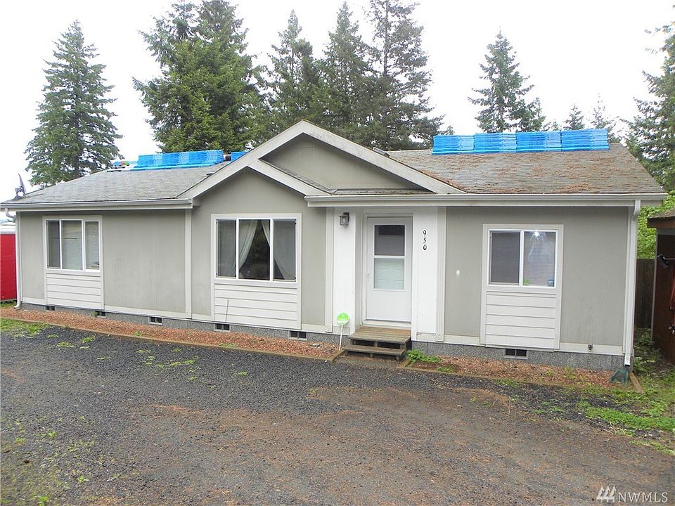Welcome Home to this 3 bedroom home, located close to town, shopping, schools and parks. New roof to be installed this week. 