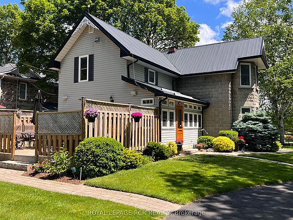 4th image of 20314 Leslie St