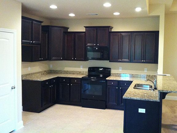 Open Kitchen, granite countertops