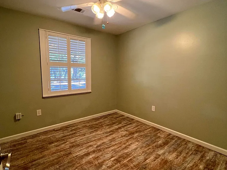 802 Augustine Dr — Photo 10