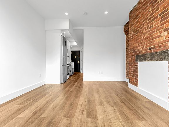3rd image of 130 Allen St APT 9