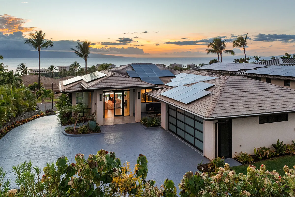 Photo 2 of 18 - 52 Lewa Lani Pl - Lahaina, HI Building Photo - 52 Lewa Lani Pl