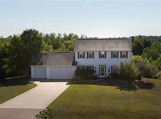 N1160 Roena Ln, Hortonville, WI 54944