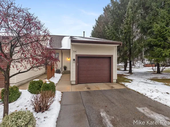 3544 Golfside Dr, Hudsonville, MI 49426