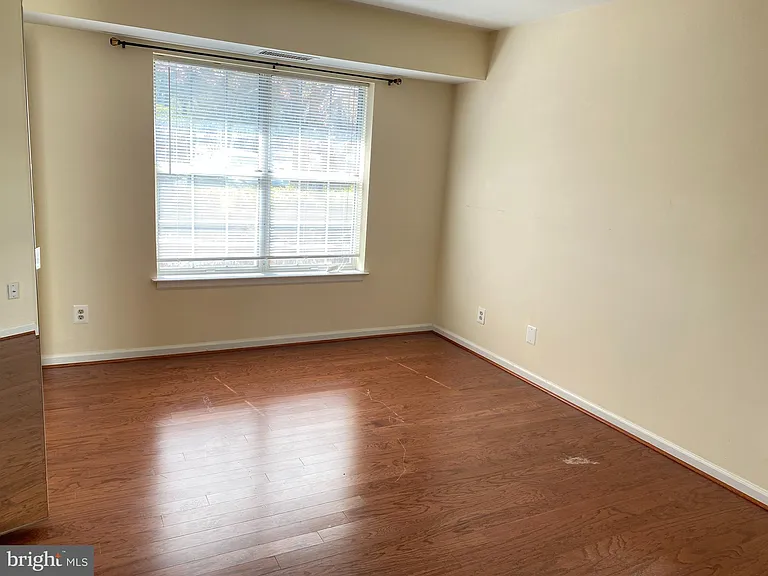 5800 Cove Landing Rd #201 — Photo 4