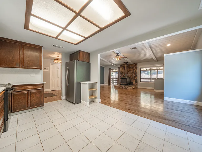 17659 Melwood Ln — Photo 12