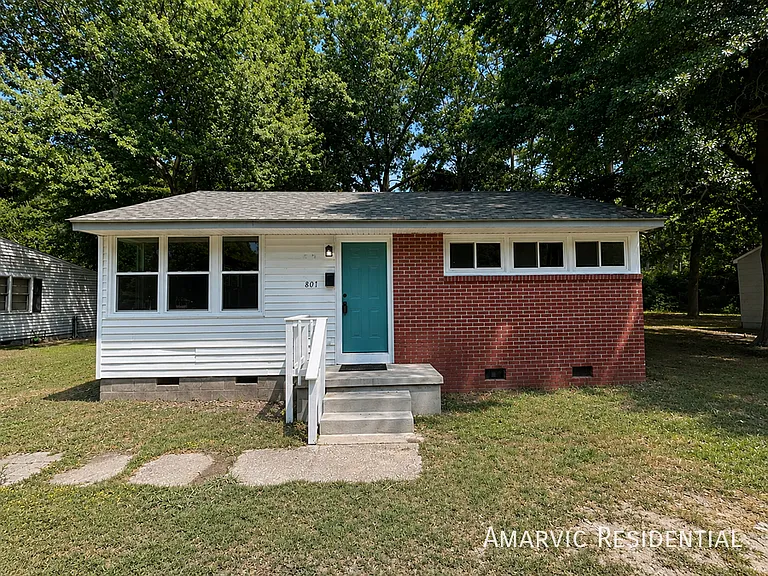 807 Candlewood Dr — Photo 1