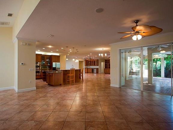 4th image of 2885 Chelsea Pl N
