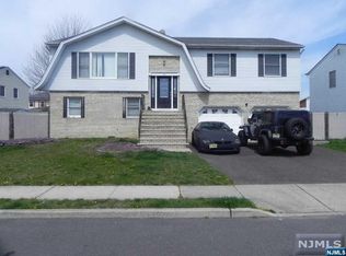 10 Jubilee Way, Moonachie, NJ 07074