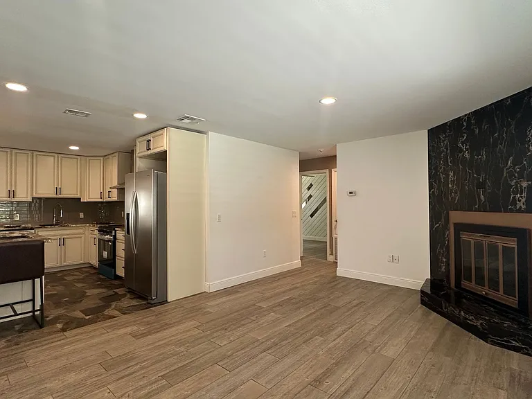 616 Iris St — Photo 17