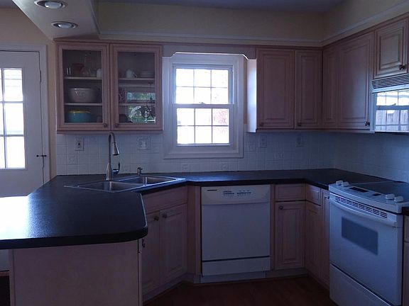 5th image of 1422 Cedarwood Dr