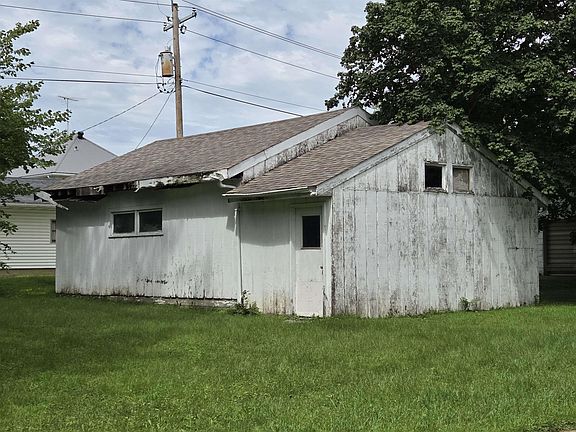 3rd image of 206 3rd Ave SE