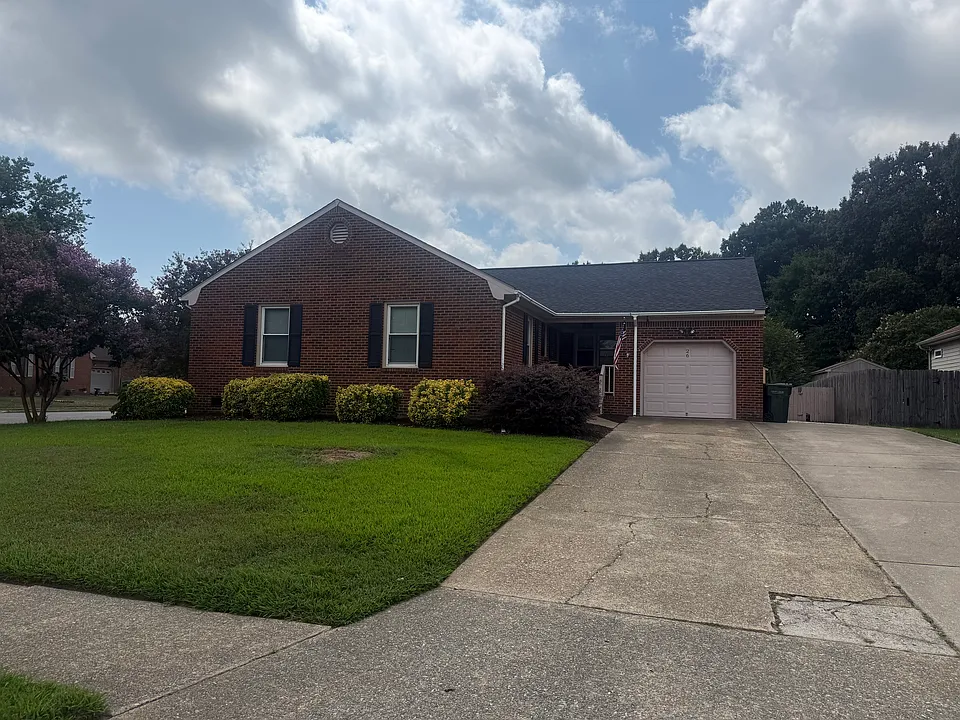 26 Phyllis Ln