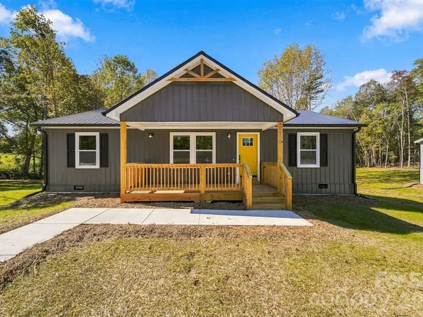1176 Luciano Camilo Dr, Morganton, NC 28655