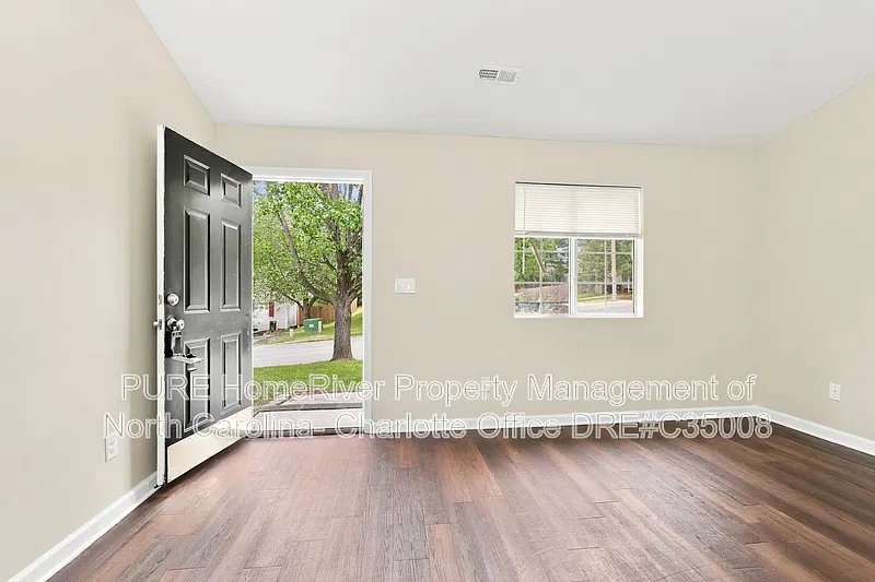 3 bed, 2.0 bath, 1140 sqft, $1,495 — Photo 3
