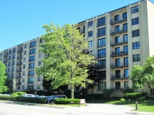 4601 W Touhy Ave APT 415, Lincolnwood, IL 60712