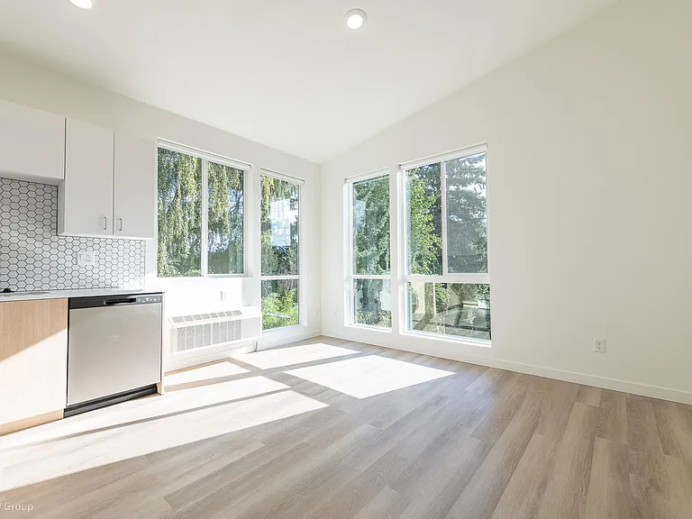 8770 N Willamette Blvd — Photo 13