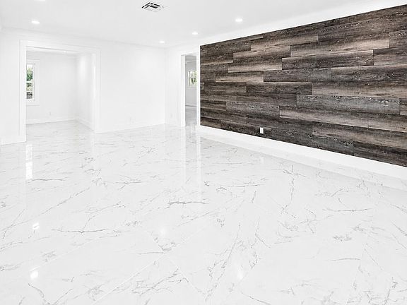 2nd image of 1009 Leisure Lane