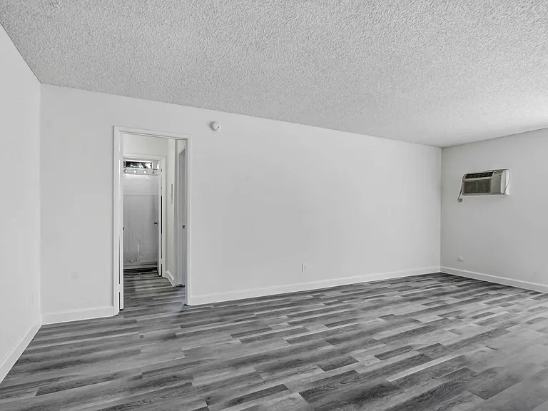 Gilmore Apartments - Van Nuys — Photo 76