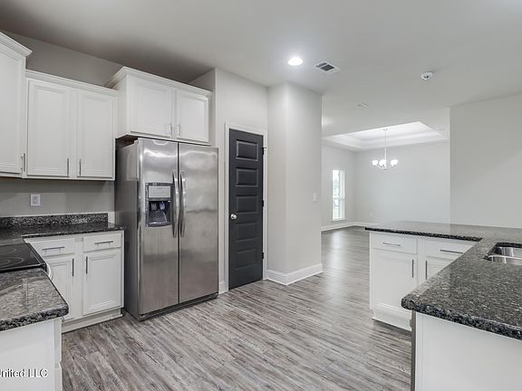 5th image of 6813 Sweetclover Dr