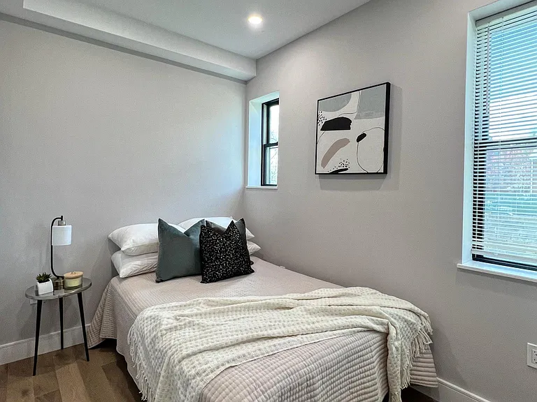 169 Maverick St #1 — Photo 7