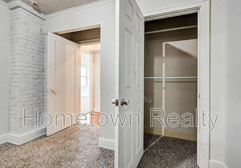 527 W Dill St — Photo 18