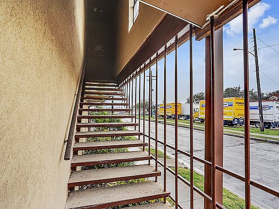 5th image of 4714 Earhart Blvd