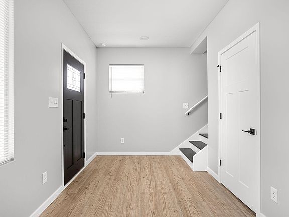 4th image of 1111 N Hamilton Ave