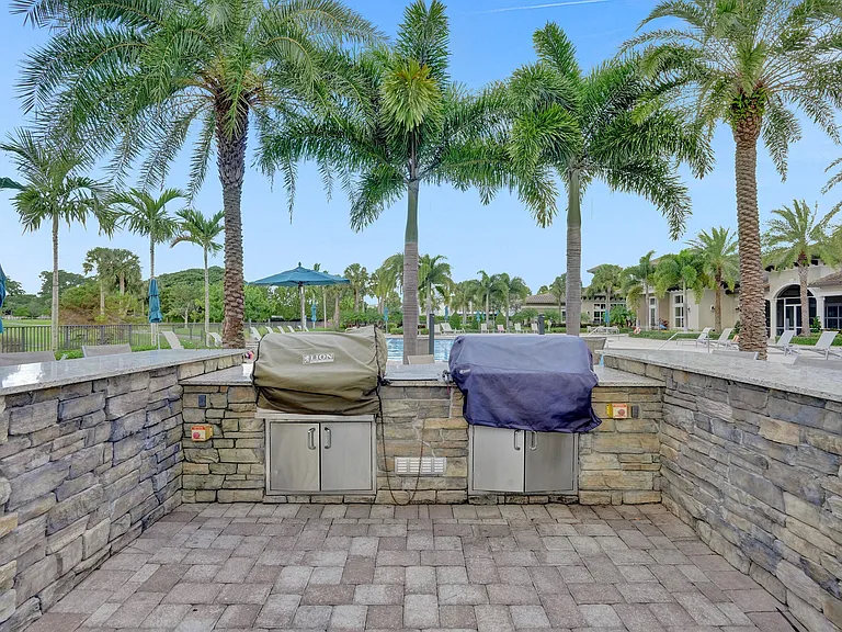 1300 Eucalyptus Dr #3 — Photo 25