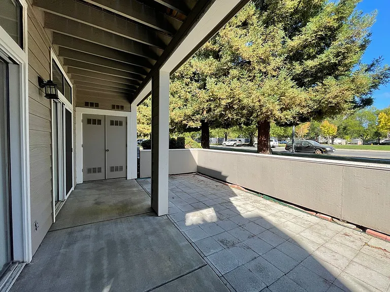 1625 Parkview Green Cir — Photo 13