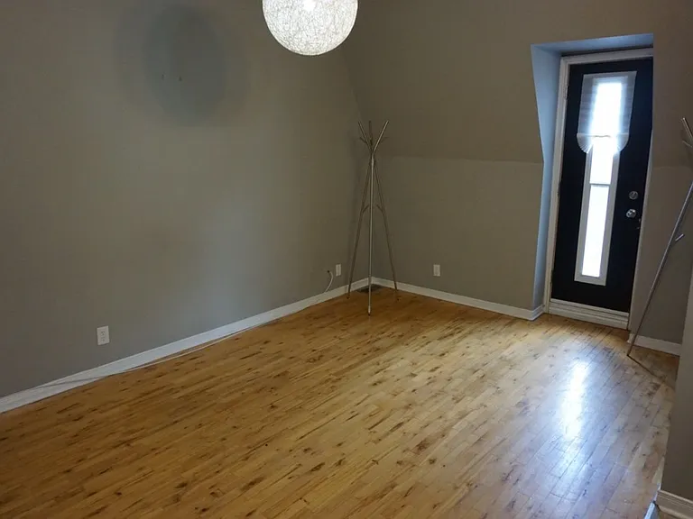66 Russell Ave — Photo 6