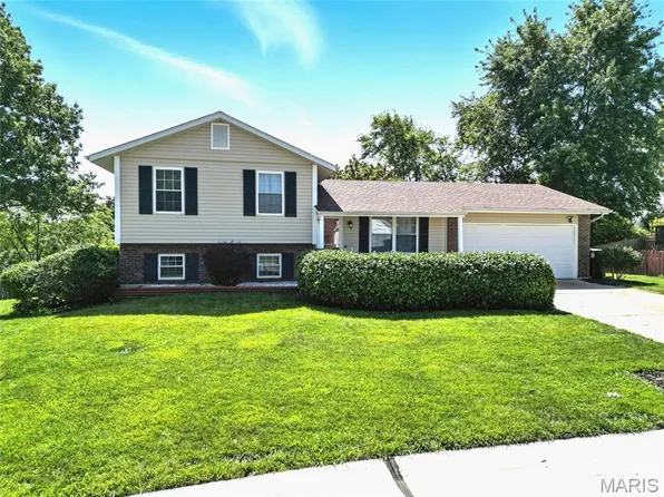 39 Amberly Dr, Saint Peters, MO 63376
