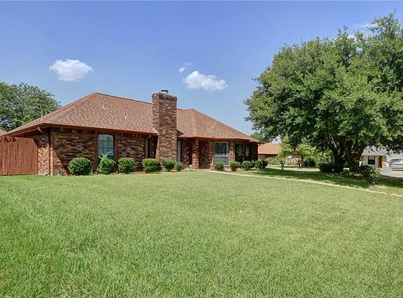 2nd image of 699 Wisteria Dr