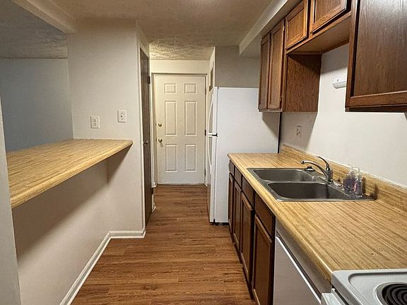 4th image of 798 Southern Hills Dr