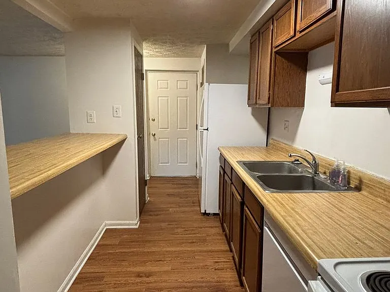 798 Southern Hills Dr — Photo 4