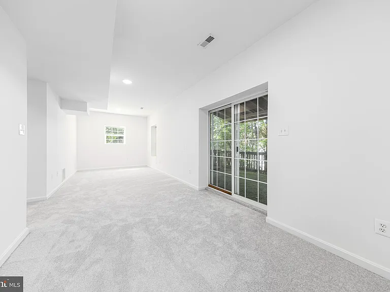 2032 S Langley St — Photo 26
