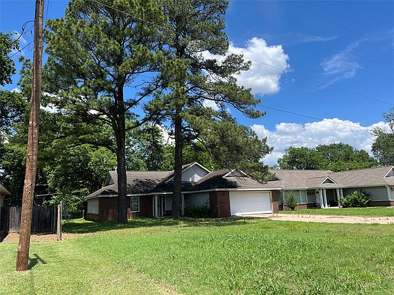 3rd image of 1005 SE 5th St
