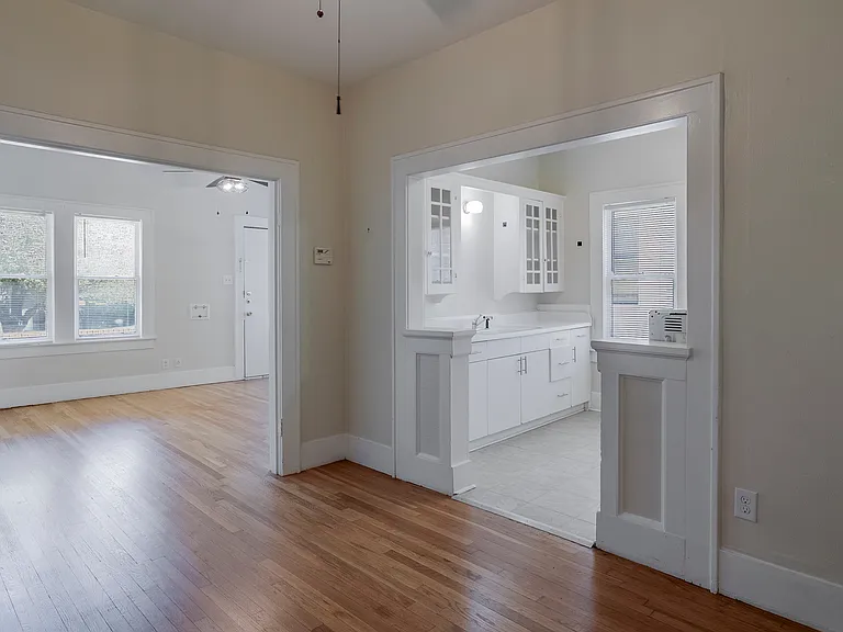 1906 Clover Ln — Photo 8