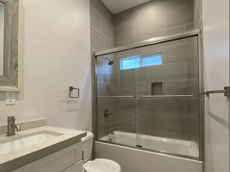 3955 S Budlong Ave #3955 — Photo 22