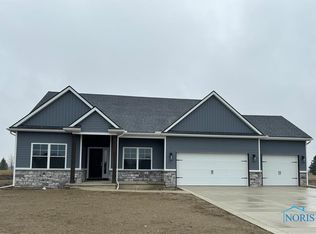 249 Avilyn Ln, Oregon, OH 43616