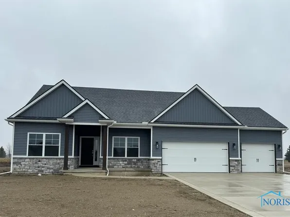 249 Avilyn Ln, Oregon, OH 43616