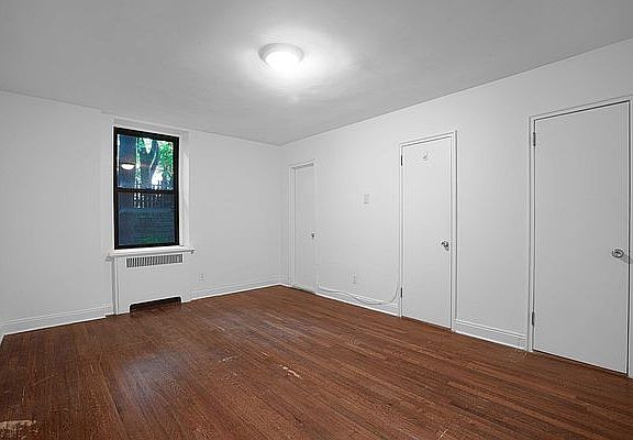 5th image of 30 Greenwich Ave APT 1A